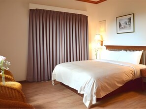 Desk, iron/ironing board, free cribs/infant beds, free WiFi - Kenting Holiday Hotel (Hengchun)