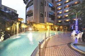 Outdoor pool - Kenting Holiday Hotel (Hengchun)