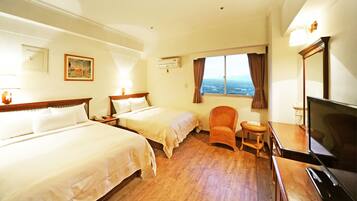 办公桌、熨斗/熨板、免费婴儿床、免费 WiFi