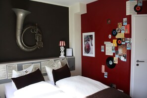 Standard Twin Room | Minibar, desk, blackout curtains, iron/ironing board - Hotel an de Marspoort (Xanten)