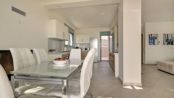 Luxury Villa 2 Bedrooms with Small Private Pool | Ruang makan