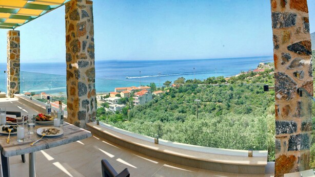 Luxury Villa 3 Bedrooms with Small Private Pool | Pemandangan balkon