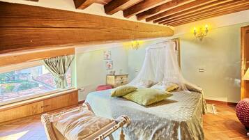 Apartment, 2 Bedrooms (Flavia 4) | Individually decorated, individually furnished, rollaway beds, free WiFi