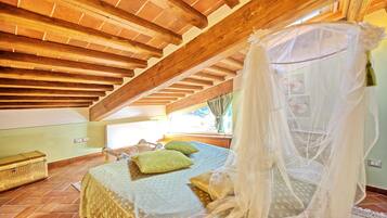 2 bedrooms, individually decorated, individually furnished
