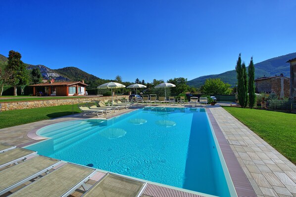 Piscine extérieure (ouverte en saison)