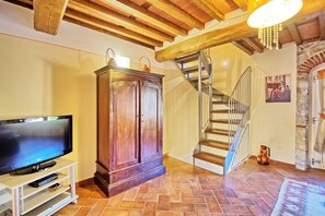 Appartement, 2 chambres (Flavia 4) | Coin séjour | Télévision à écran plat