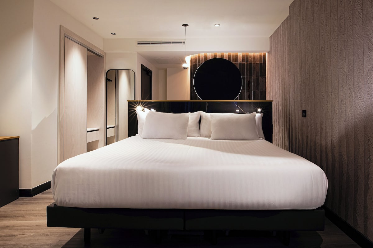 Ropa de cama de alta calidad, cubrecamas y escritorio