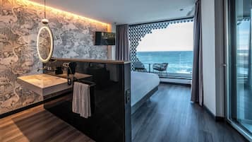 Club Room | Premium bedding, down duvets, desk, blackout curtains