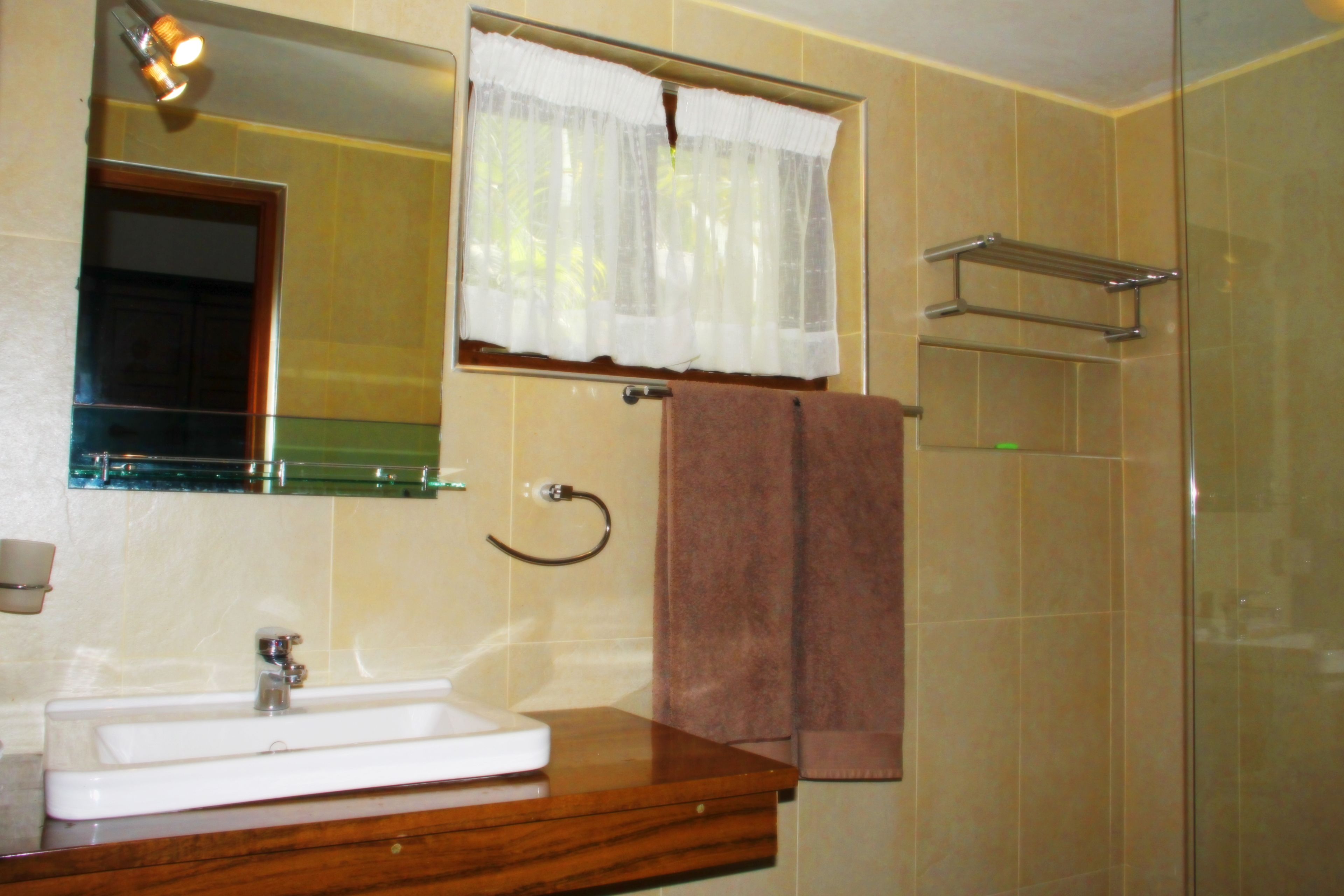 superior double room, 1 king bed, garden view | bathroom | shower, free toiletries, towels