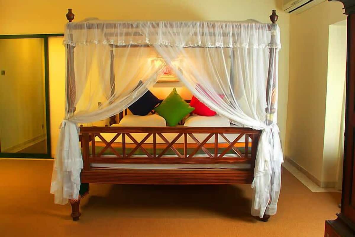 superior suite, 1 bedroom | 1 bedroom, premium bedding, desk, iron/ironing board