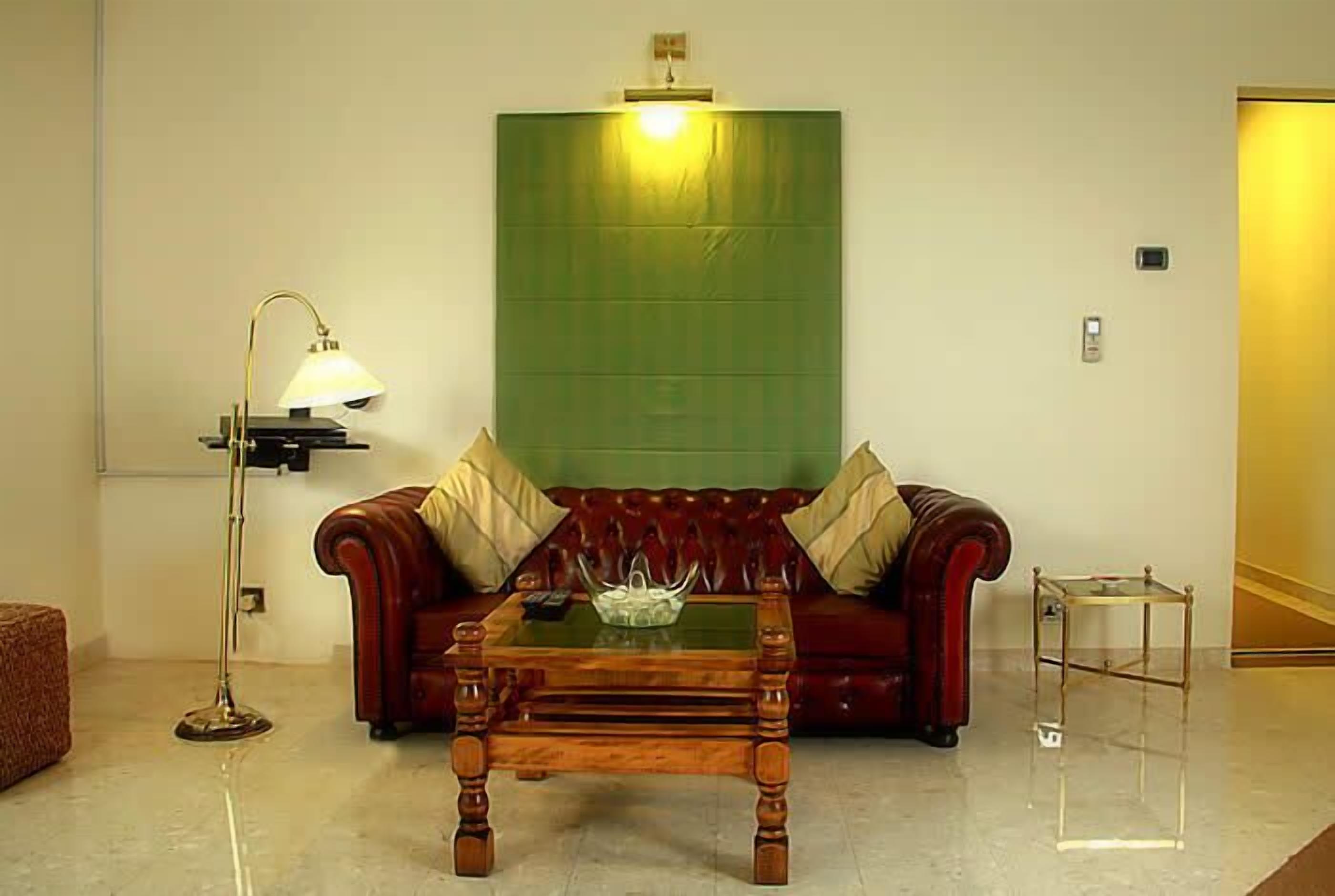 superior suite, 1 bedroom | living room | flat-screen tv