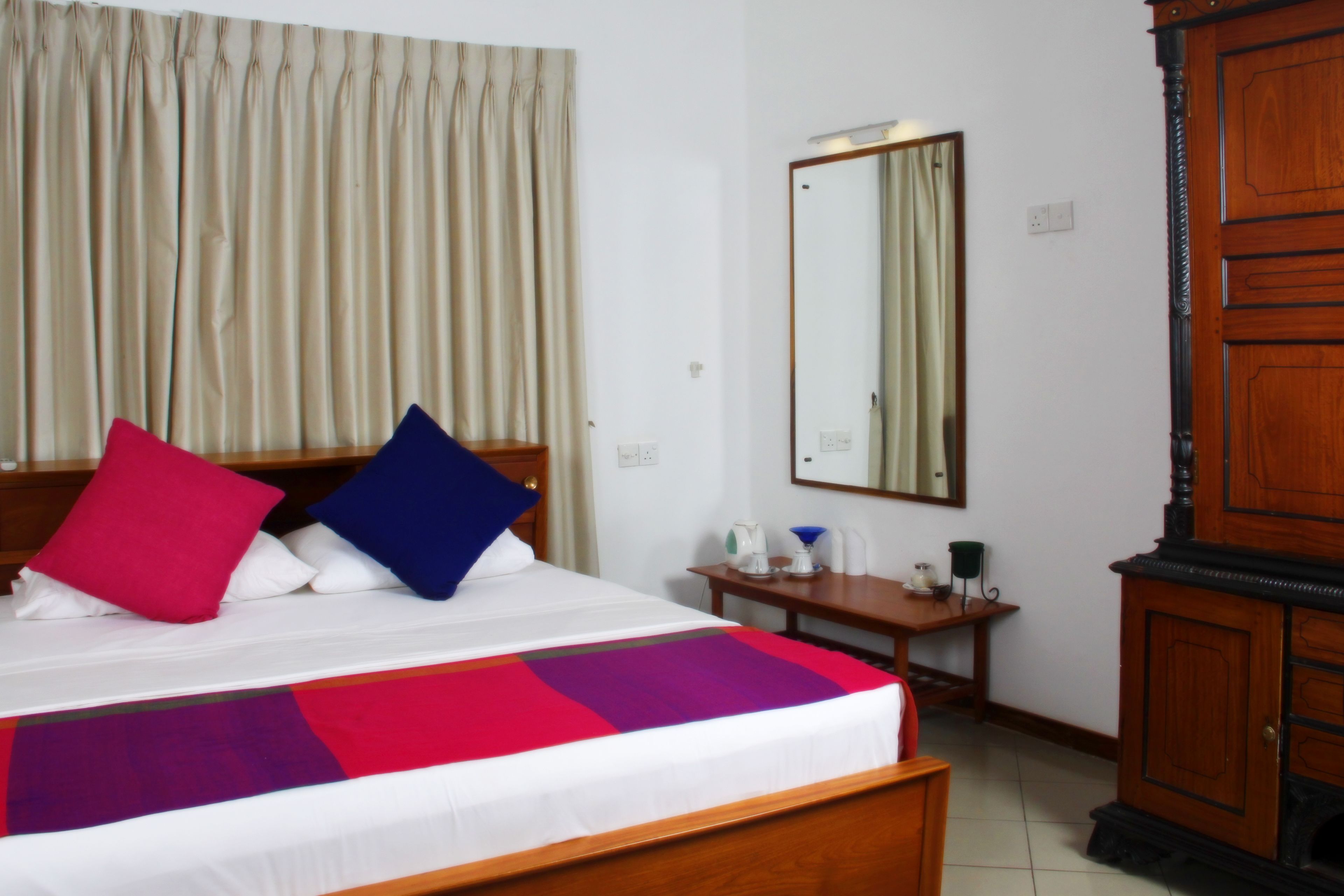 superior double room, 1 king bed, garden view | 1 bedroom, premium bedding, desk, iron/ironing board