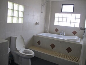 Superior-Zimmer | Badezimmer | Dusche, kostenlose Toilettenartikel, Haartrockner