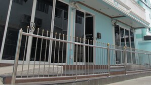 A multi-story building with balconies and large windows. - Rouge Service Apartments (Pattaya)