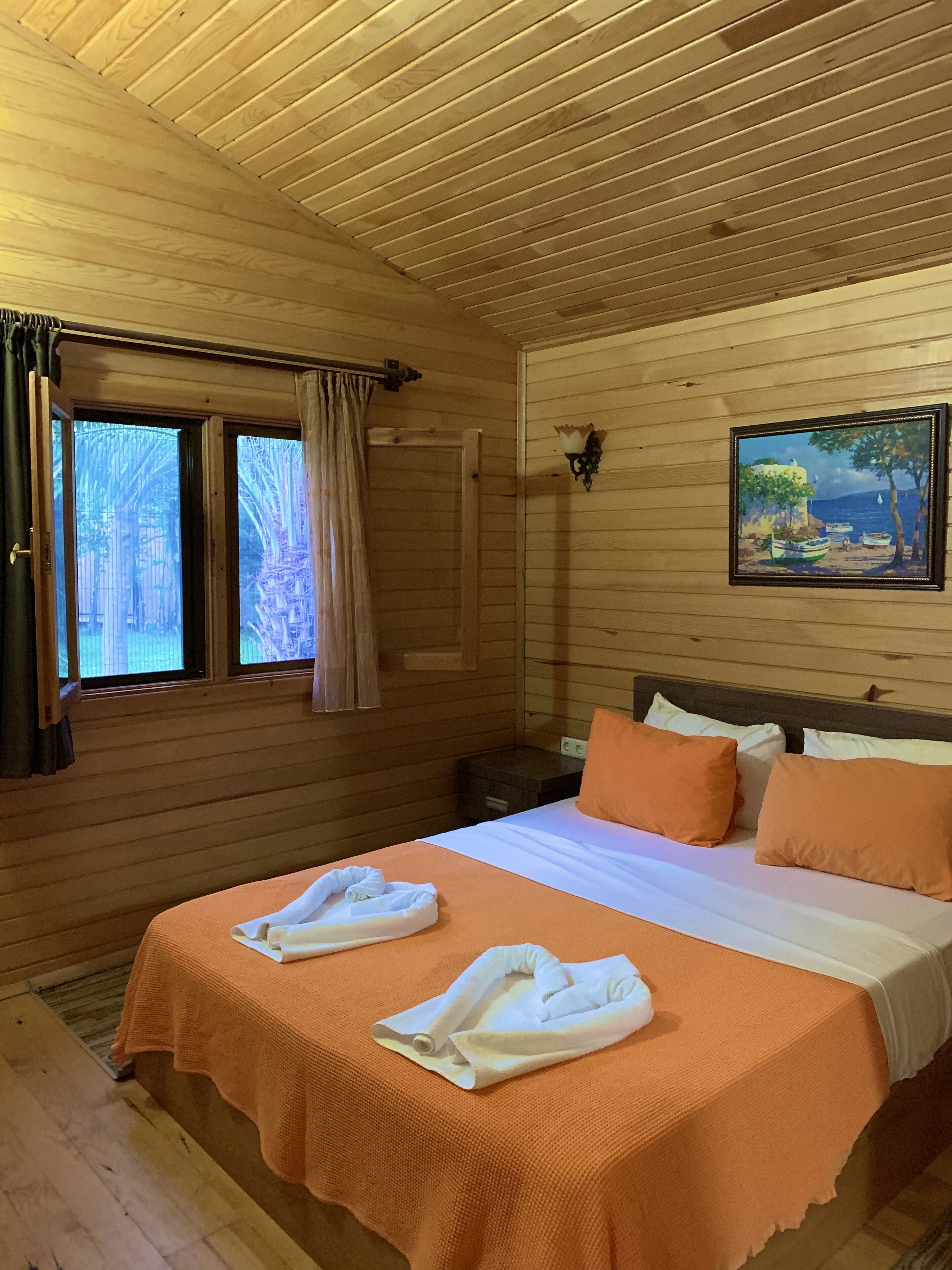 bungalow | 1 bedroom, minibar, desk, free wifi