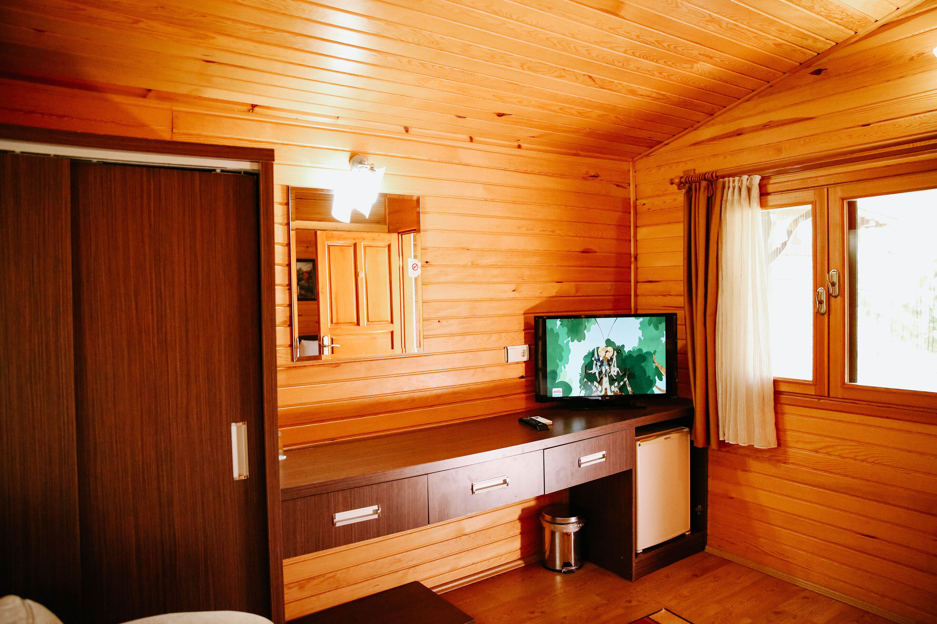 bungalow | 1 bedroom, minibar, desk, free wifi