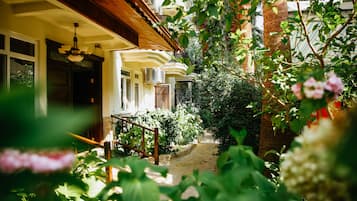 STANDARD HOTEL ROOM / 2 PERSONS | Minibar, desk, free WiFi, bed sheets