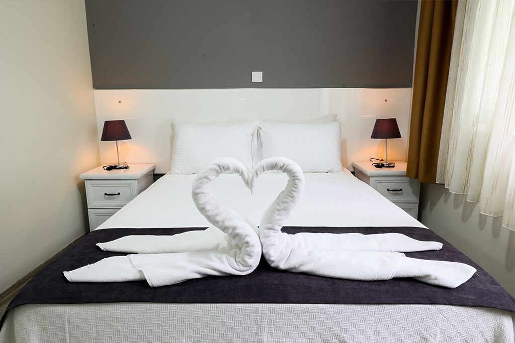 economy hotel room / max 2 persons | 1 bedroom, minibar, desk, free wifi