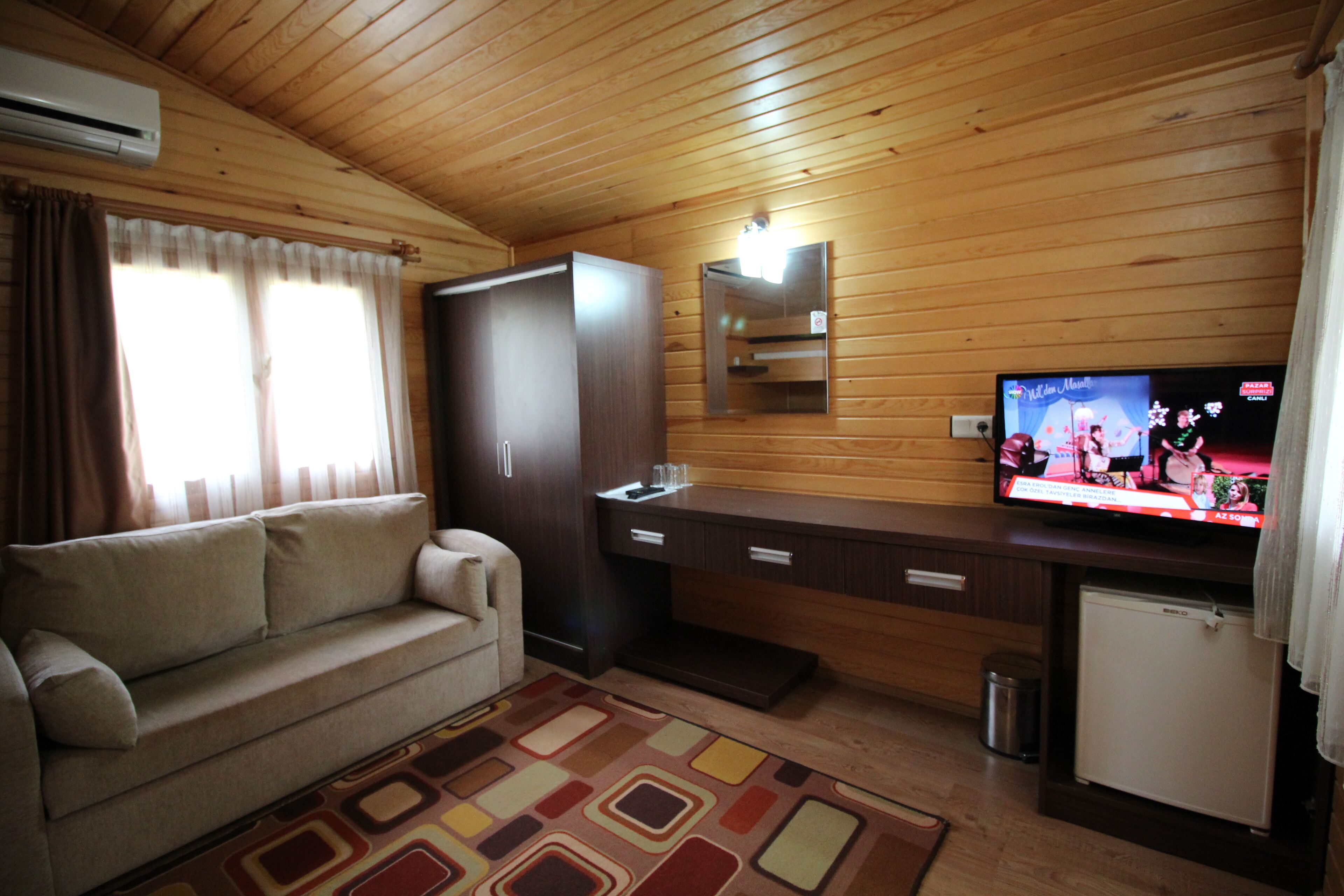 bungalow | 1 bedroom, minibar, desk, free wifi