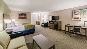 A hotel room with a bed, desk, chair, and a television. - Quality Inn & Suites Ardmore (Ardmore)