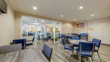 Sudah termasuk sarapan lengkap setiap hari