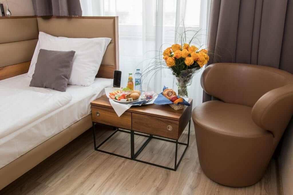 down duvets, minibar, in-room safe, desk