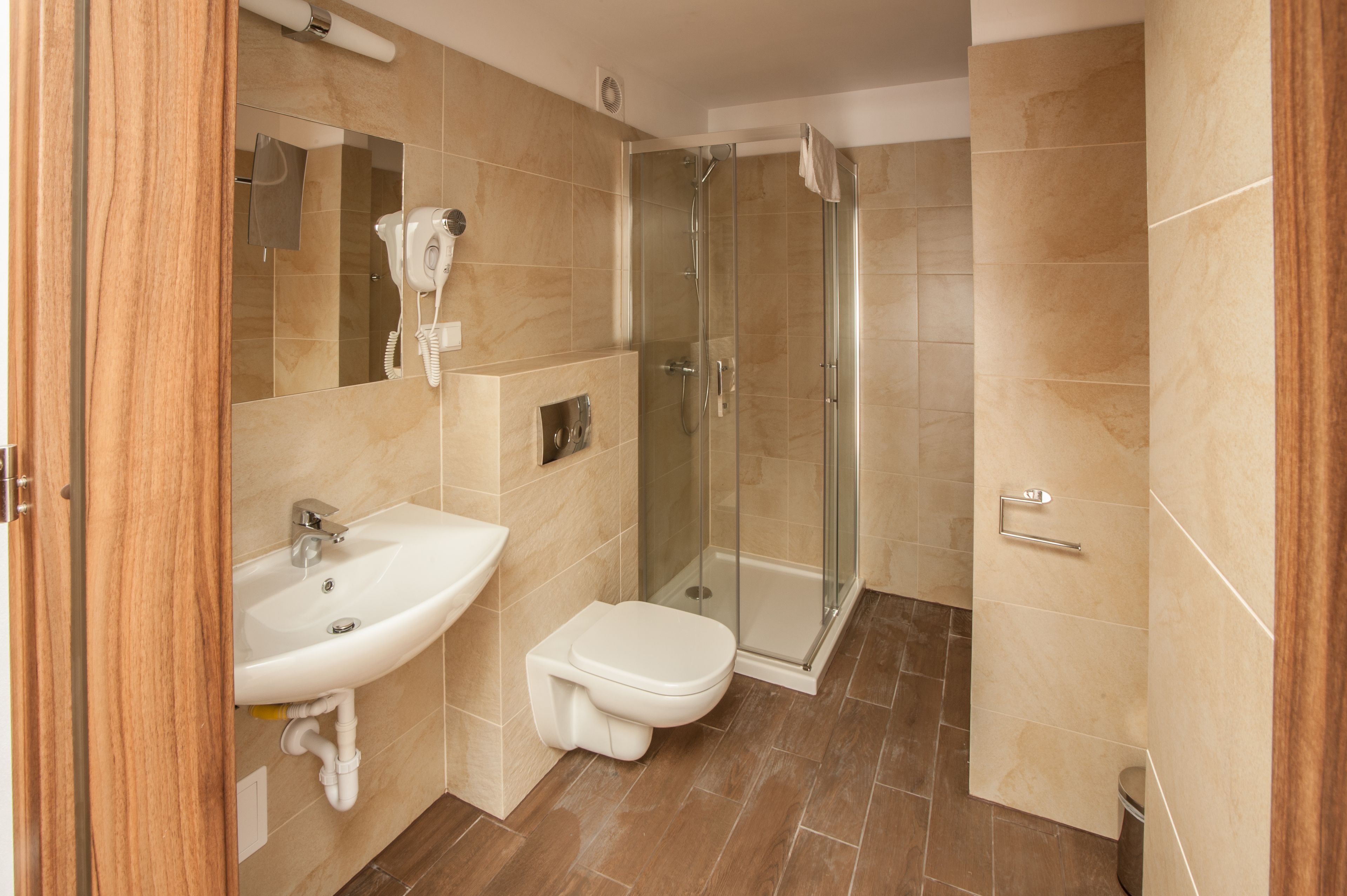 shower, free toiletries, hair dryer, towels