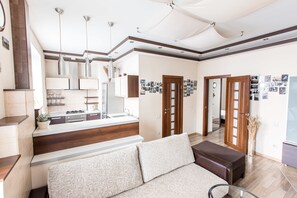 Luxury Apartment, 1 Bedroom (Leningradskaya 3) | Living area