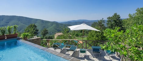 Seasonal outdoor pool, an infinity pool