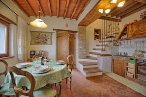 Panoramic-Haus, 2 Schlafzimmer | Essbereich im Zimmer