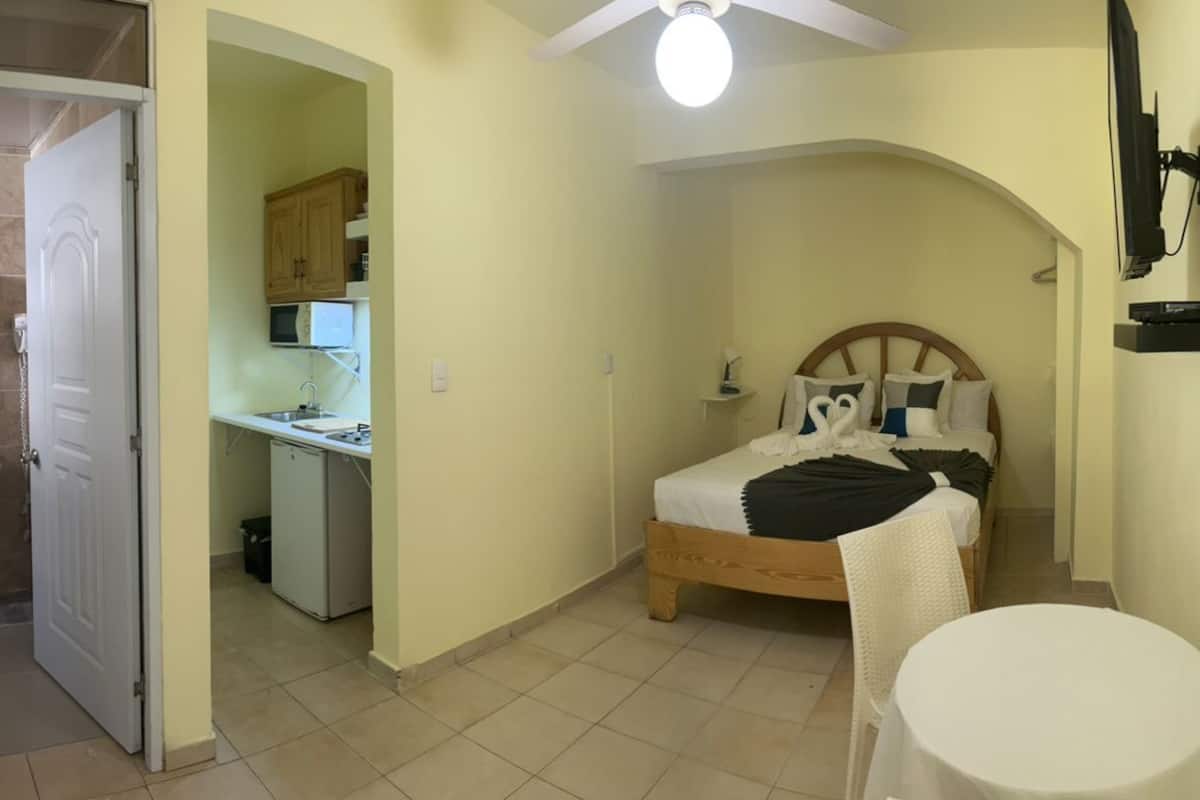 Standard Studio, 1 Bedroom, Pool Access | Premium bedding, in-room safe, desk, iron/ironing board