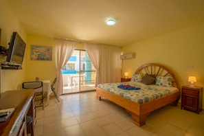 Apartamento standard, 1 quarto | Roupas de cama premium, cofres nos quartos, escrivaninha