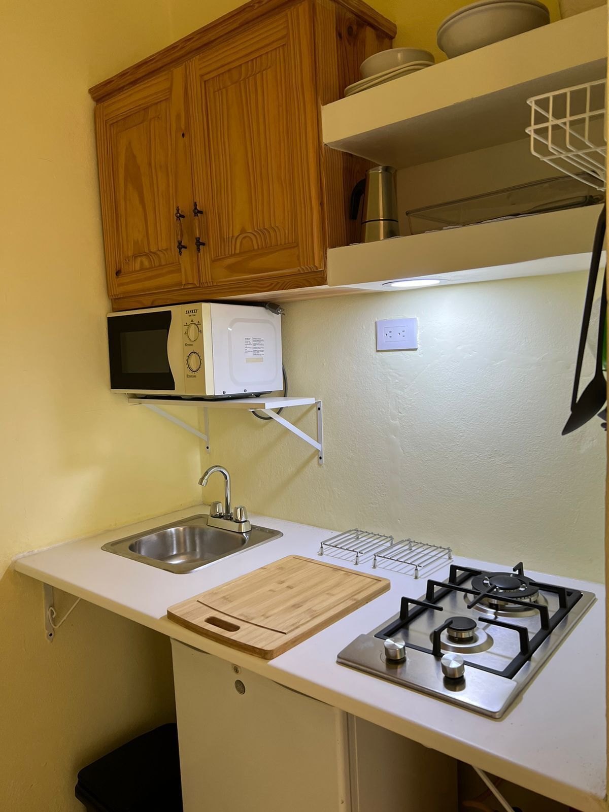standard studio, 1 bedroom, pool access | private kitchen | fridge, microwave, stovetop, coffee/tea maker
