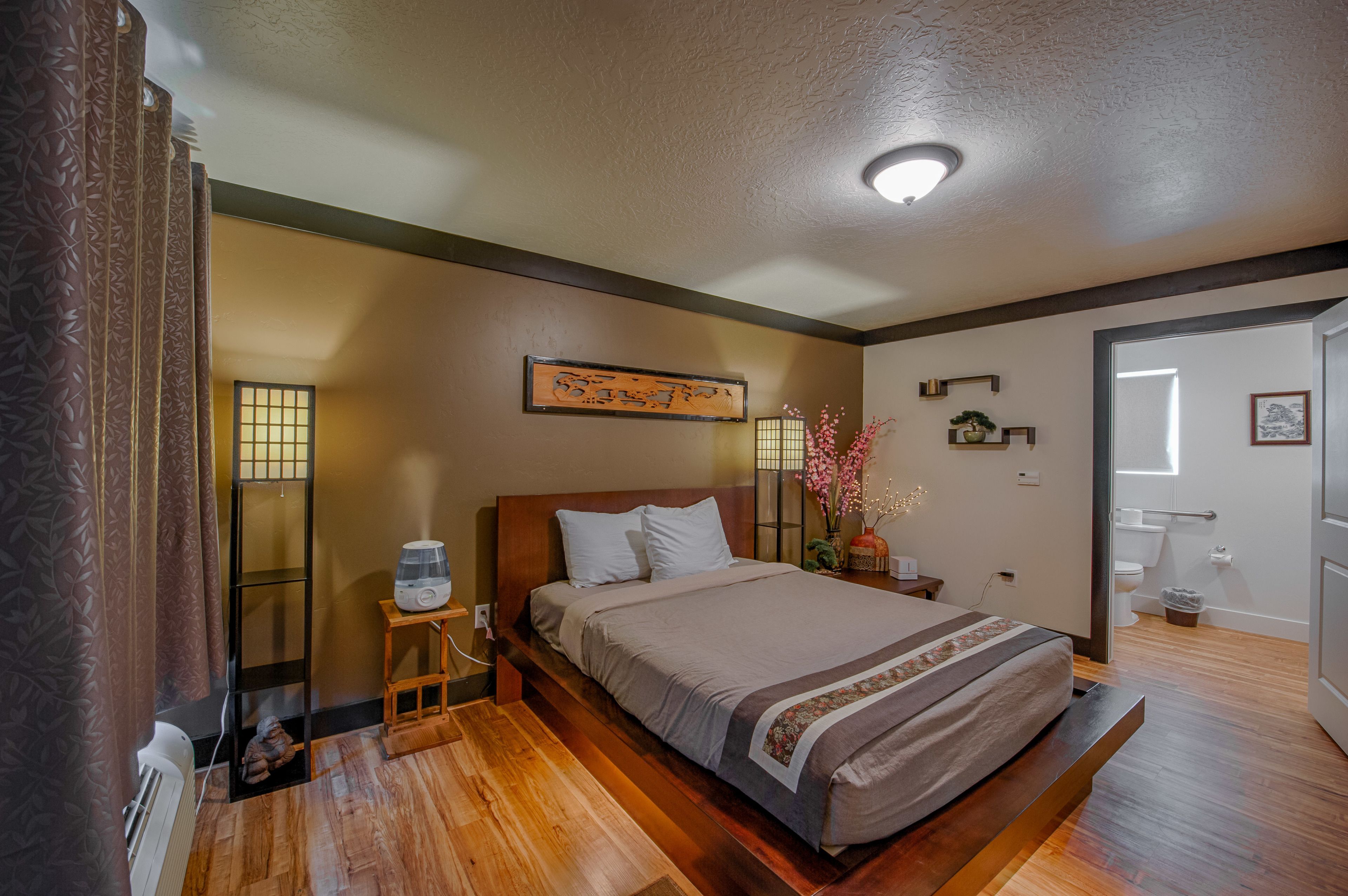 Habitación Signature, 1 cama de matrimonio grande | Ropa de cama de alta calidad y colchones viscoelásticos