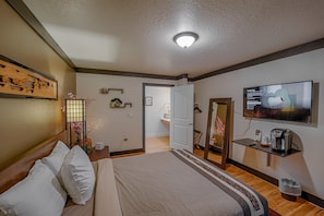 特色客房, 1 張特大雙人床 | 高級寢具、記憶床墊、熨斗/熨衣板、免費搖籃/嬰兒床