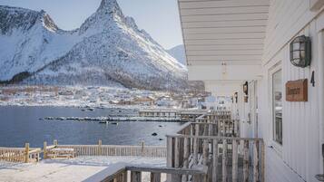 Cabane Familiale, 2 chambres, vue partielle sur la mer
