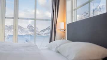 Deluxe Room, Sea View, Oceanfront | 1 bedroom, hypo-allergenic bedding, individually decorated