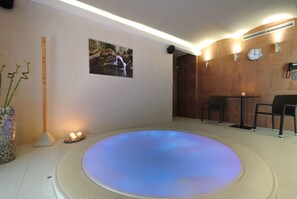Sauna, hot tub, steam room, hot stone massages, sports massages