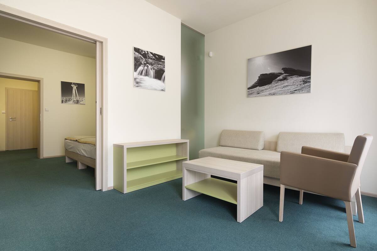 Apartamento superior (Swimming pool Access) | Ropa de cama de alta calidad, colchones viscoelásticos, minibar