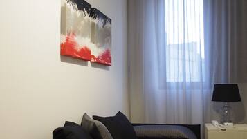 Standard-Einzelzimmer | Wohnbereich | LED-Fernseher