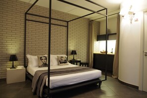 Junior Suite (Family) | Premium bedding, minibar, in-room safe, desk - Terrazzani Suite (Comiso)