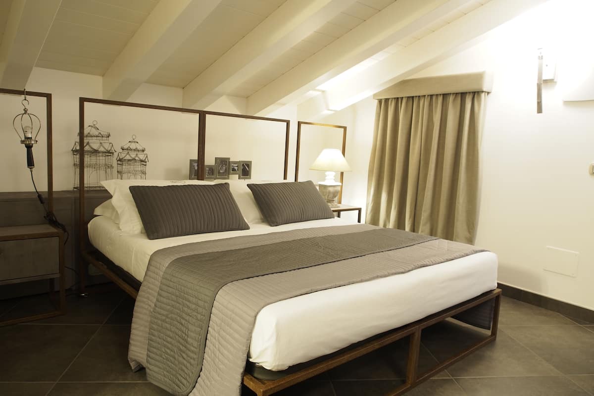 Standard Double Room | 1 bedroom, premium bedding, minibar, in-room safe