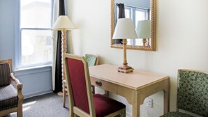 Full Bed with Shared Bathroom | Bathroom - OYO Historic Cameron Hotel Brownsville I-69E (Brownsville)