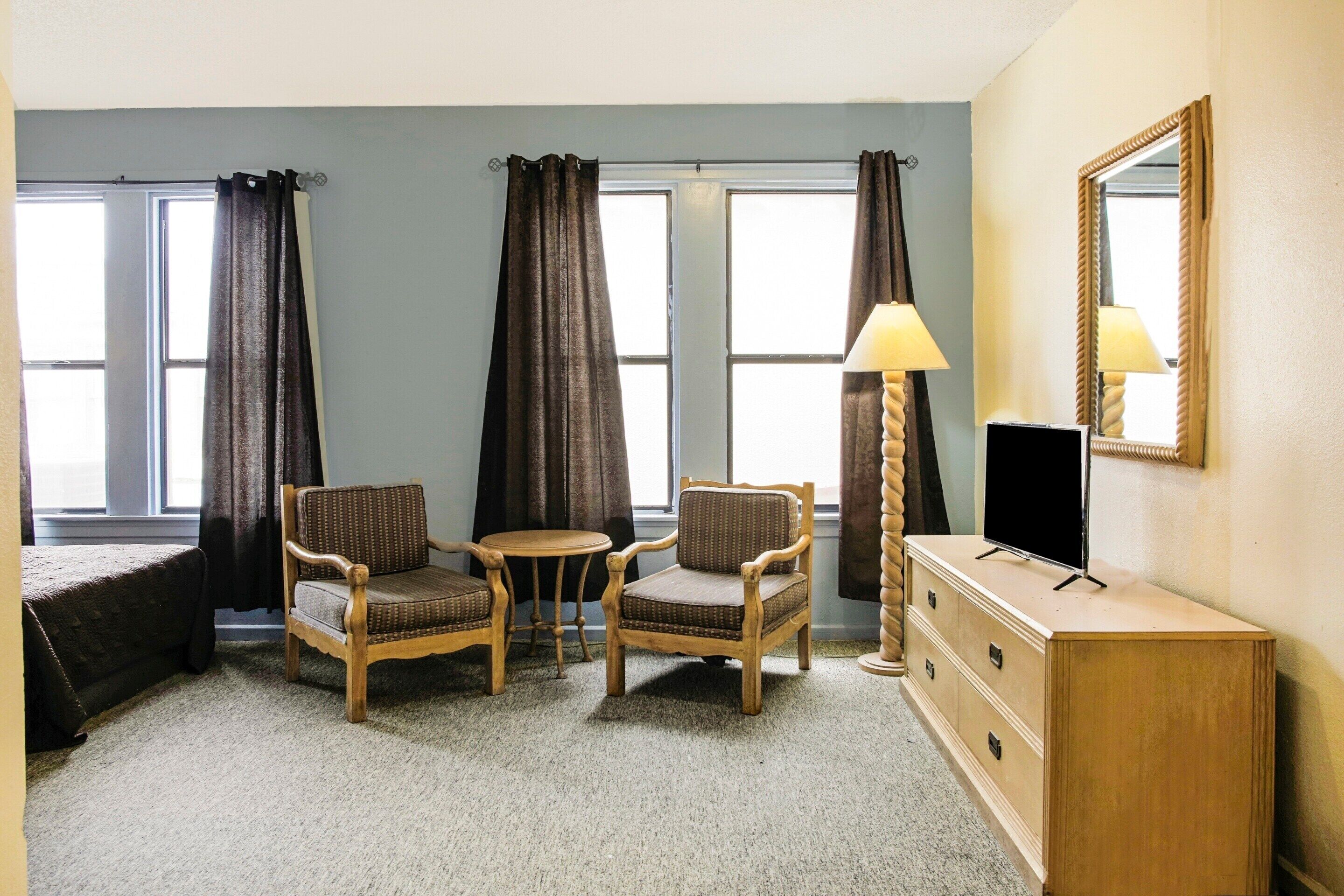 Full Bed with Shared Bathroom | Desk, free WiFi, bed sheets