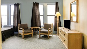Full Bed with Shared Bathroom - OYO Historic Cameron Hotel Brownsville I-69E (Brownsville)