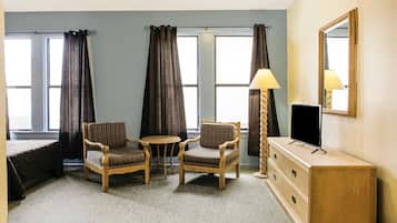 Full Bed with Shared Bathroom | Desk, free WiFi, bed sheets