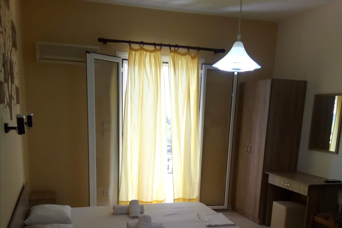 Studio, Ground Floor | 1 bedroom, soundproofing, free WiFi