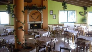 Daily buffet breakfast for a fee - Asteras Studios (Kefalonia)