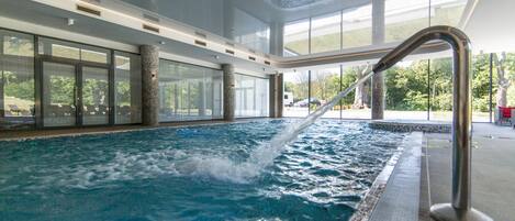 Indoor pool, pool loungers