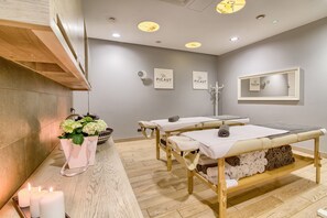 Badstue, boblebad, kroppsbehandlinger og aromaterapi